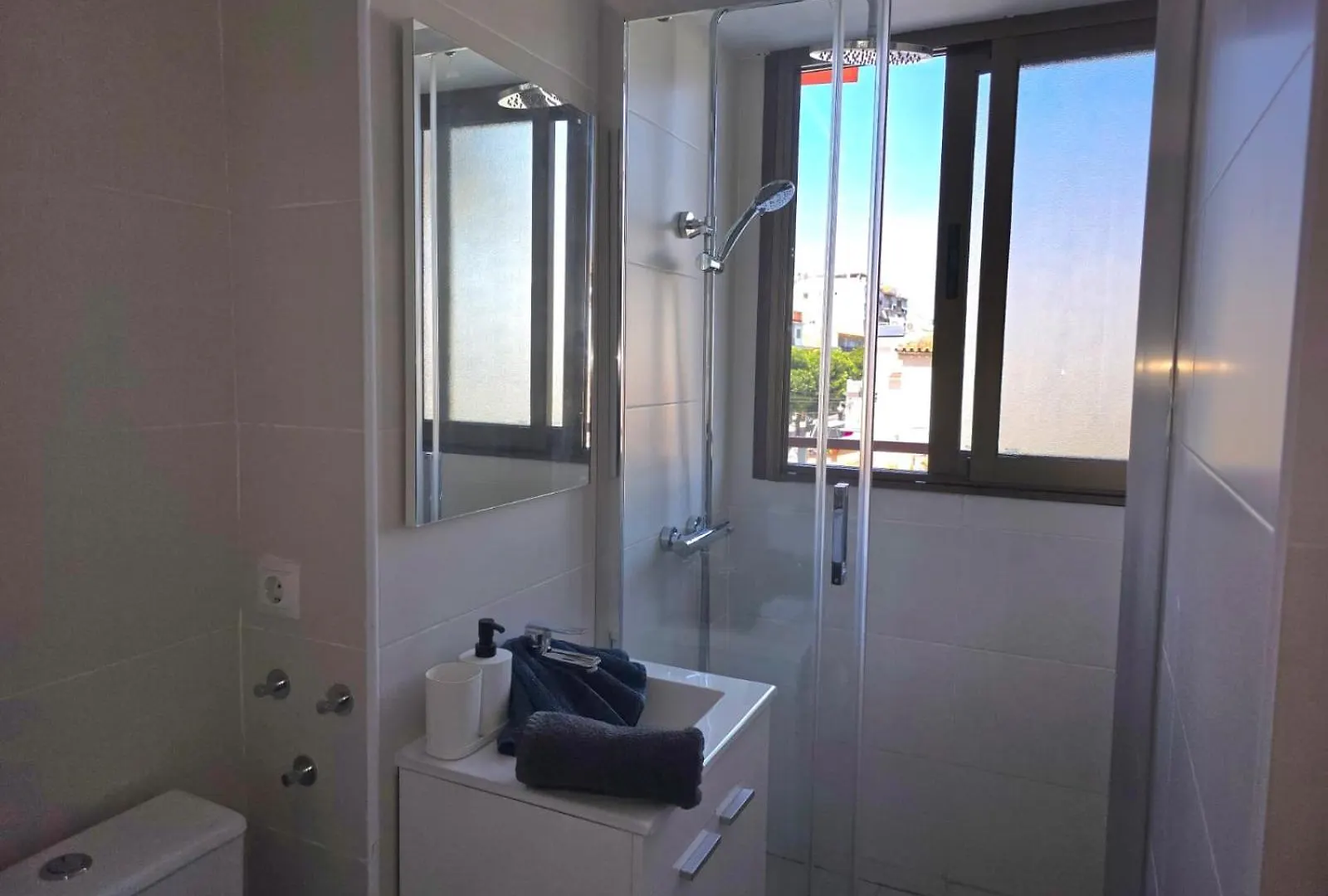 Nogalera Rainbow, 2-Bedroom Apartment With Pool And Parking Torremolinos İspanya